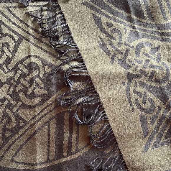 Irish Scarf Olive Green Evergreen Wool Celtic Knot Bird Traditional Design - Picture 4 of 16